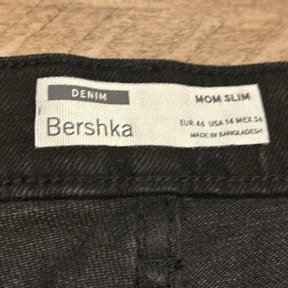 ***NWT*** Bershka “Mom Slim” Jeans - Picture 6 of 7